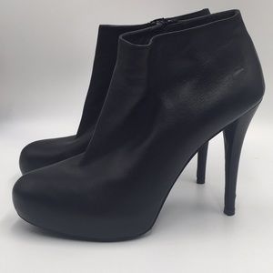 STUART WEITZMAN  BOOTIES SIZE 38 1/2
